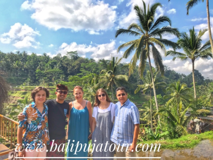 bali hire tour guide with driver spanish speaking tour guide bali indonesia