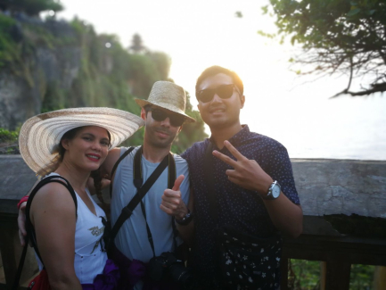 Paket Tour Watersports dan Pura Uluwatu